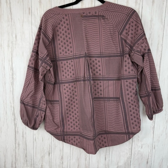 Prana purple v button front blouse Medium - Picture 7 of 7